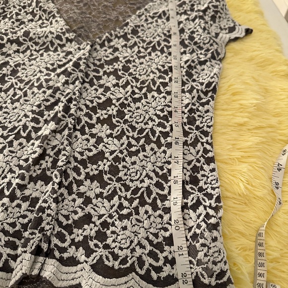 Gray & white lace snap up top size M- Kimchi Blue - Indonesia. - Picture 8 of 8